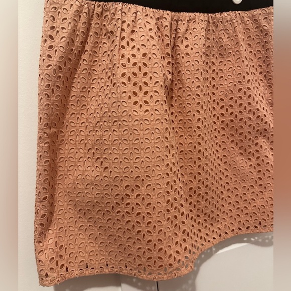 Ann Taylor Loft Coral Pink Eyelet Floral Mini Skirt Size 6 Women’s - Picture 3 of 9